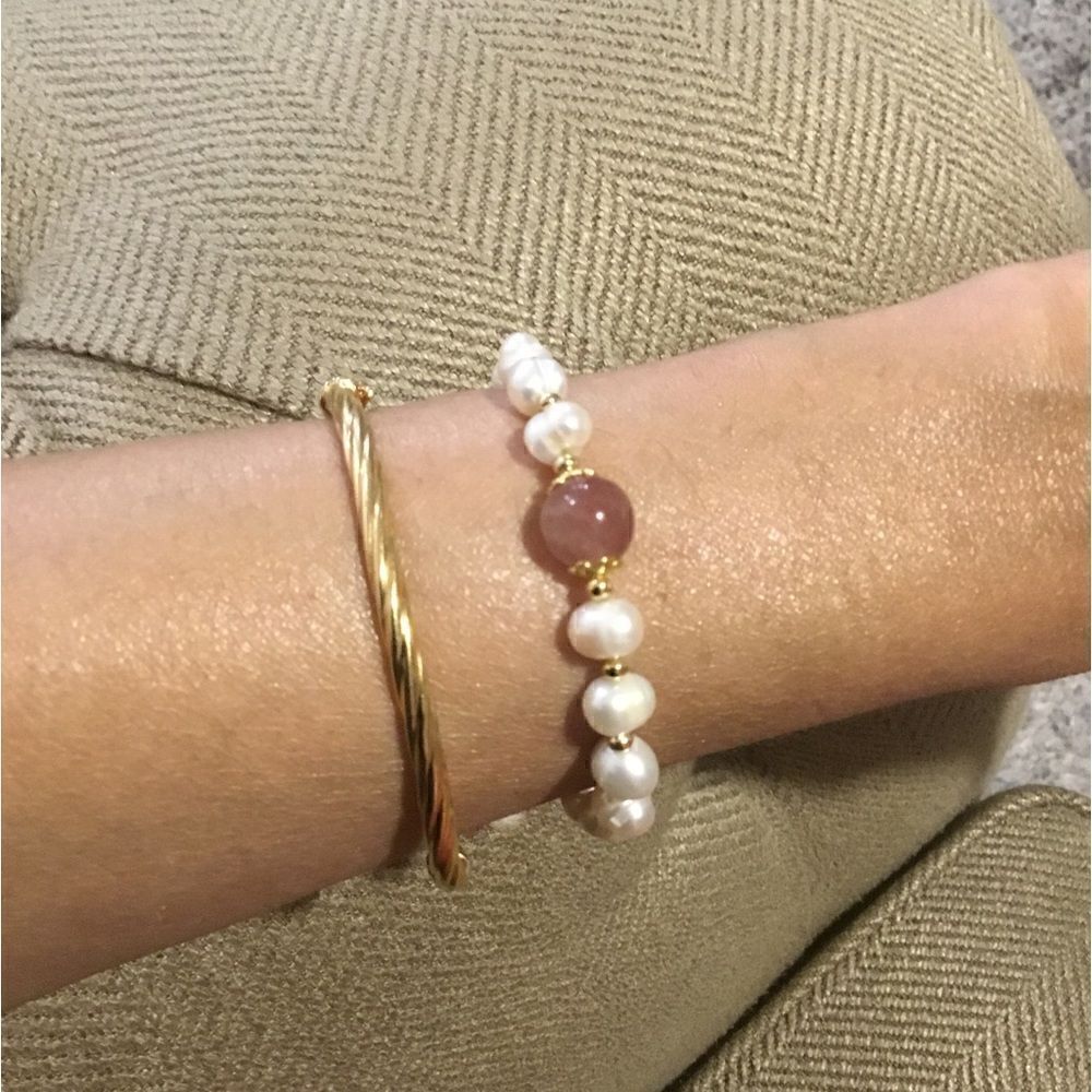 BAROQUE FRESHWATER 💯 % PEARLS AND STRAWBERRY QUARTZ WOMEN BRACELET